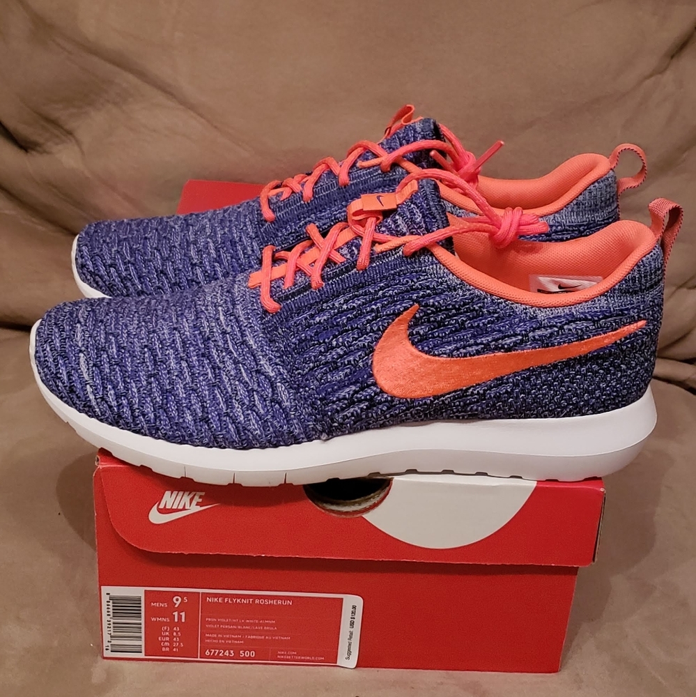 Men's Nike Flyknit Roshe size 9.5